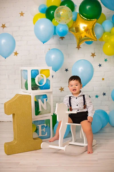 Primeiro Aniversário Asiático Bebê Menino Festa — Fotografia de Stock