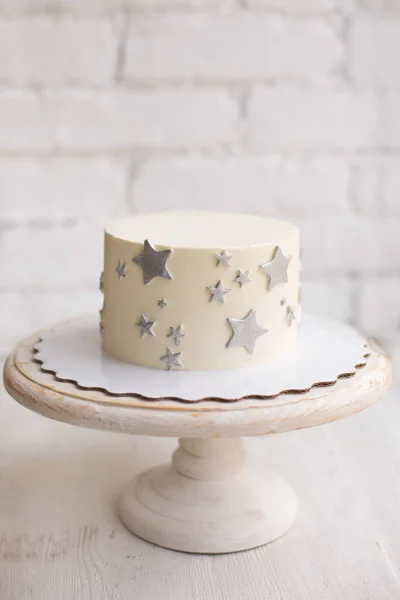 Gâteau Blanc Avec Étoiles Pour Premier Anniversaire — Photo