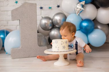 Önce çocuk kaza yaptı.