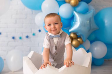 İlk doğum günü bebeği partisi.