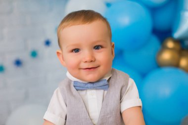 İlk doğum günü bebeği partisi.