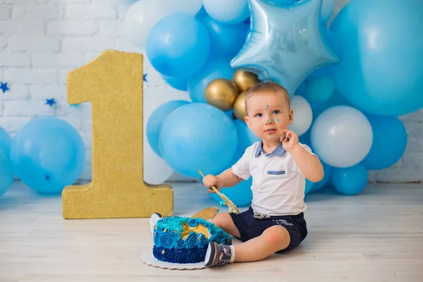 Menino Acidente Primeiro Esmagamento Bolo — Fotografia de Stock