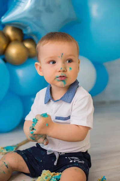 Menino Acidente Primeiro Esmagamento Bolo — Fotografia de Stock