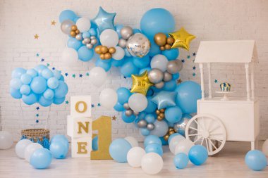 Doğum günü partisi için mavi dekor