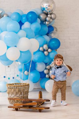 İlk doğum günü bebeği partisi.