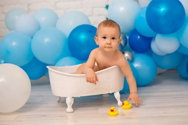 Feliz Bebé Riendo Tomando Baño Jugando —  Fotos de Stock