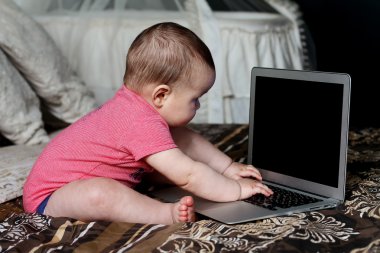 Bebek oyun dizüstü