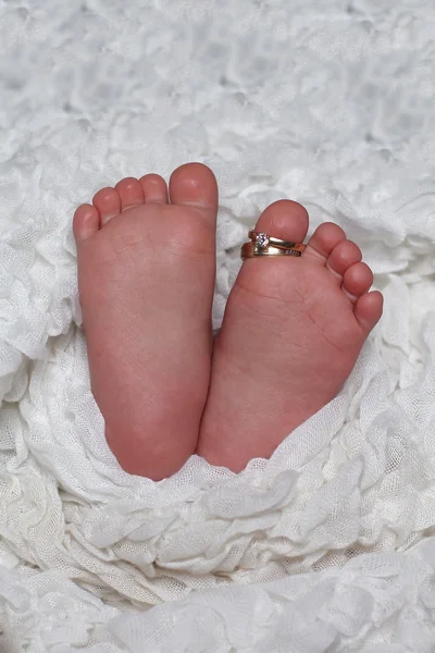 Baby feet with rings — Stock Photo, Image