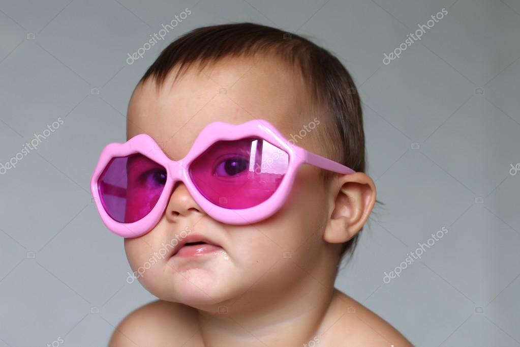 Pink Baby With Sunglasses Baby At Pink Glasses — Stock Photo