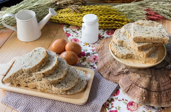 Whole grain bread — Stock Photo, Image