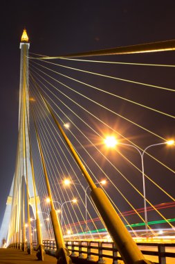 Rama VIII Köprüsü, gece