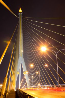 Rama VIII Köprüsü, gece