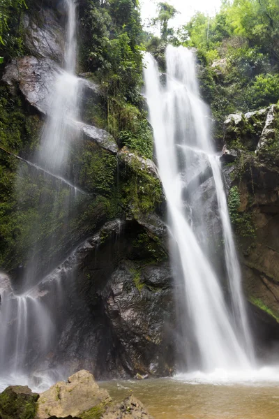 Waterfall — Stock Photo, Image