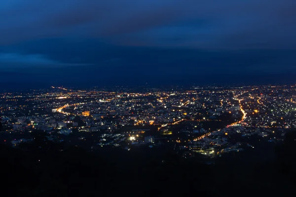 Vista nocturna de Chiang Mai desde Doi Suthep —  Fotos de Stock