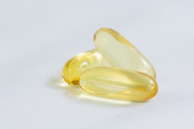  Balık karaciğer yağı kapsülleri