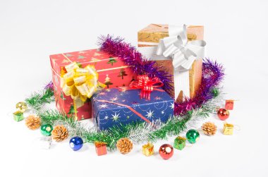 topları ile hediye kutusu