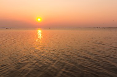 denizde gün batımı