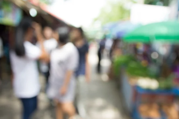 Brouiller les gens sur le marché — Photo