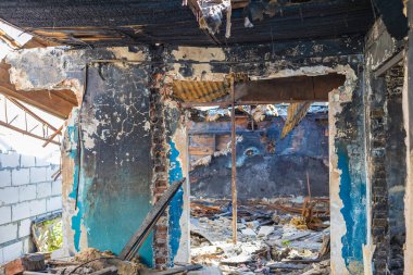 Yangın tarafından tahrip edilmiş bir oda. Yangından sonra yıkılmış bir bina. Yıkılan odanın dokusu....