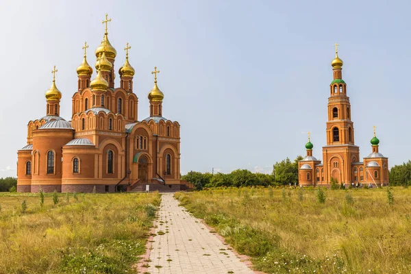 Achairsky修道院假设大教堂和钟楼 2021年8月5日 俄罗斯奥姆斯克 — 图库照片