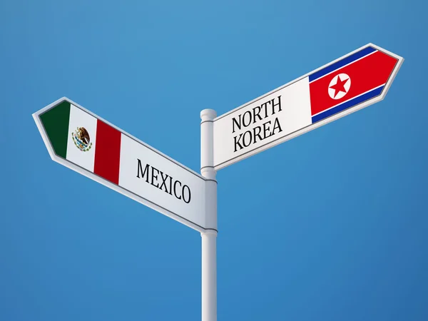 Meksika Kuzey Kore bayrağı yön işareti kavramı — Stok fotoğraf