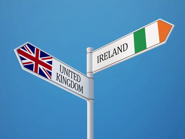 Förenade kungariket Irland tecken flaggor koncept — Stockfoto
