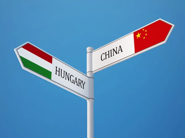 Çin Macaristan işaret bayrakları kavramı — Stok fotoğraf