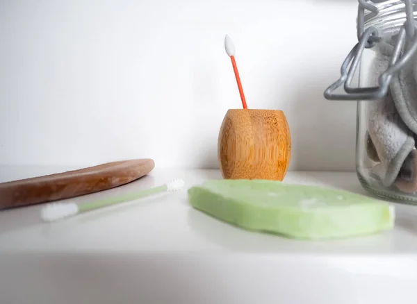 Plastiksiz Silikon Pamuk Gibi Yeniden Kullanılabilir Ürünlerle Sıfır Atık Banyo — Stok fotoğraf