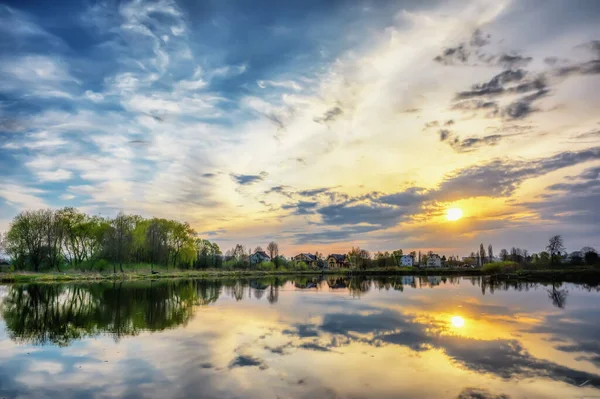 Sunset Lake Buildings Trees Shore Sky Clouds — Stock Photo, Image