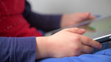 Çocuk bilgisayar tablet kullanma