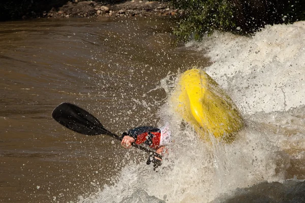 Voltereta de kayak de agua blanca —  Fotos de Stock