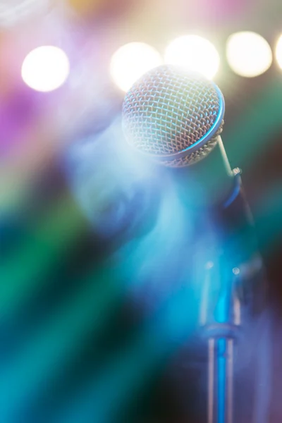 Microfone no palco — Fotografia de Stock