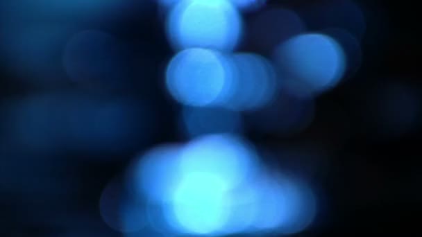 Abstrakt modrý bokeh lesklou vodou pozadí — Stock video