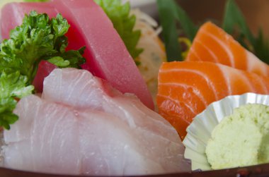 Suşi, Restoran, yemek