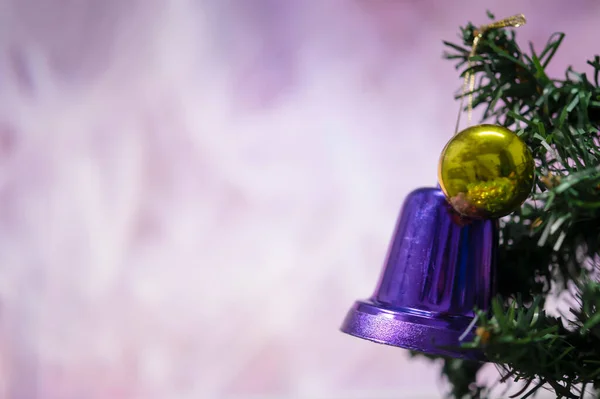 Noel Ağacı Fotokopi Alanı Ile Çan Süsleri — Stok fotoğraf