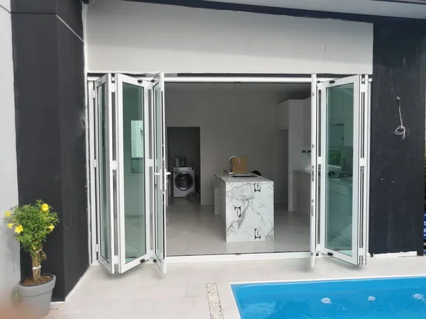 Mimari arka planda modern alüminyum cam desen