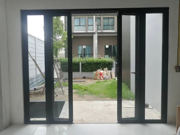 Mimari arka planda modern alüminyum cam desen