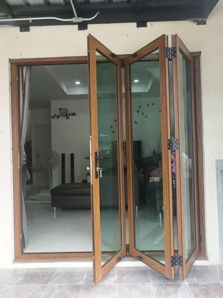 Mimari arka planda modern alüminyum cam desen