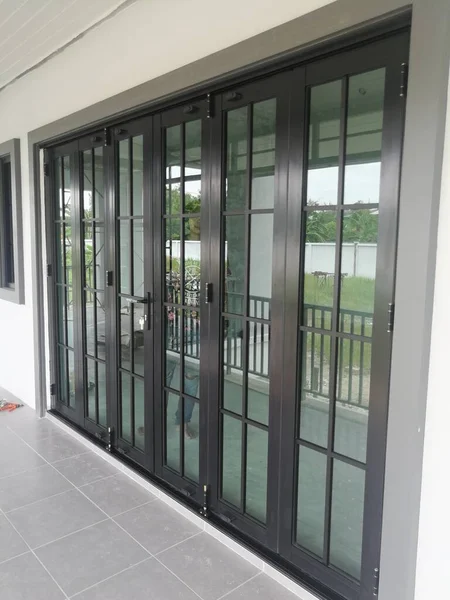 Mimari arka planda modern alüminyum cam desen