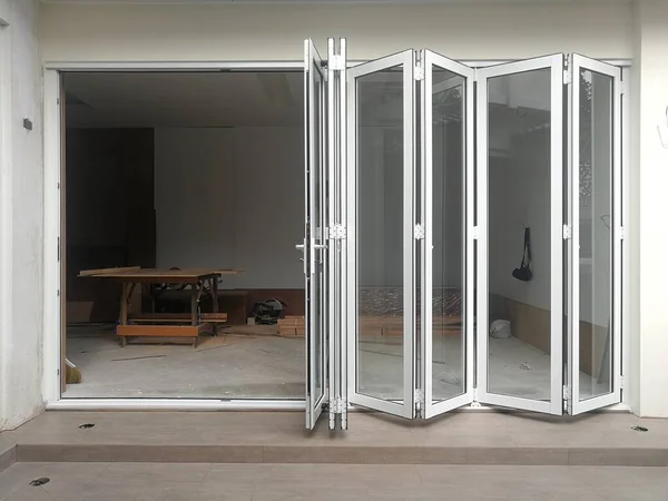 Mimari arka planda modern alüminyum cam desen