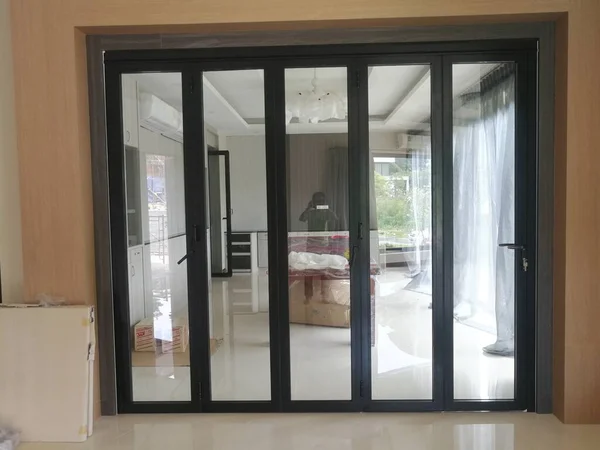 Mimari arka planda modern alüminyum cam desen