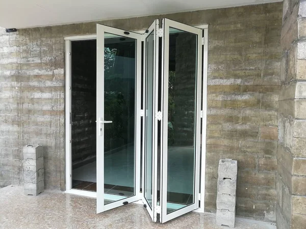 Mimari arka planda modern alüminyum cam desen