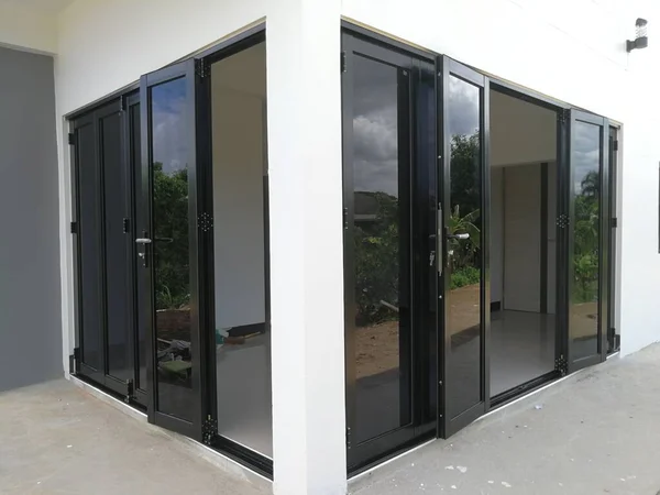 Mimari arka planda modern alüminyum cam desen