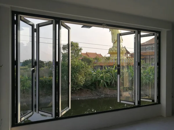 Mimari arka planda modern alüminyum cam desen