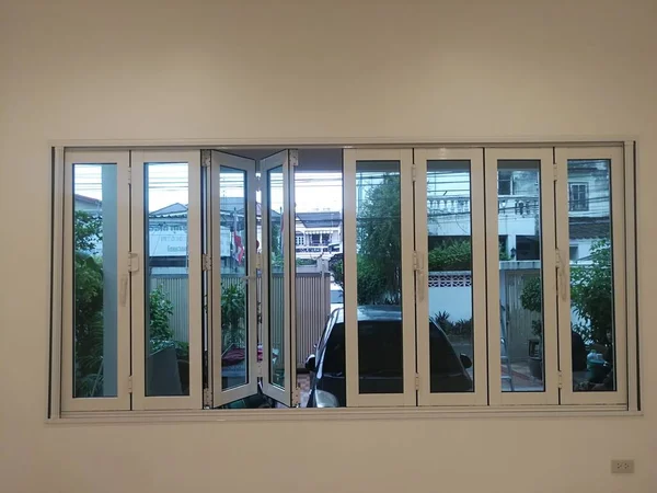 Mimari arka planda modern alüminyum cam desen