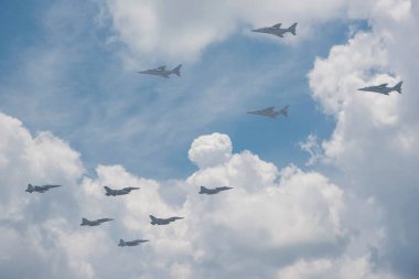 Bulutlu mavi gökyüzü, doğal manzara, bulanık arkaplan