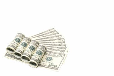 100 dolarlık banknotlar, beyaz arka plan, iş fikri, kopya alanı.