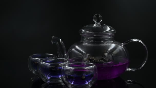 Pour Water Clear Glass Teapot Black Wolfberry Orientalmed — ストック動画