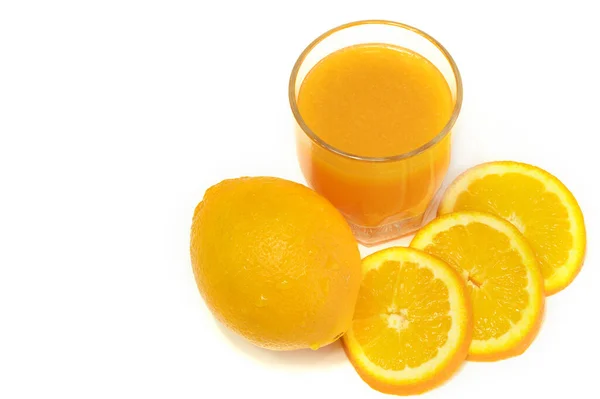 Fruta Naranja Vidrio Sobre Fondo Blanco Con Espacio Para Copiar —  Fotos de Stock