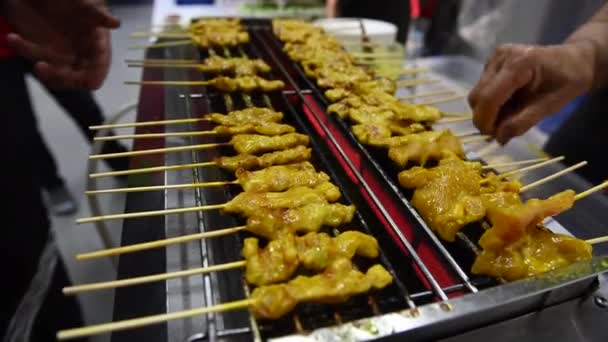 Tayland Mutfağında Izgara Sarı Satay Domuz Eti — Stok video
